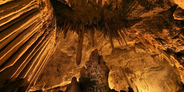 Антипаросская пещера